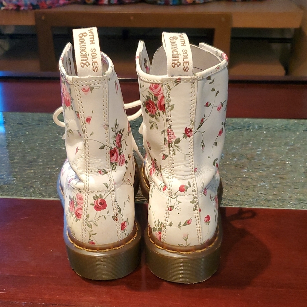 doc marten genuine leather creamy white rose floral combat boots womens 7 11821 - Picture 2 of 11
